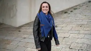 Coco triangle scarf - Kings blue - Knitted XXL shawl - Our fan favorite - All season | Knit Factory