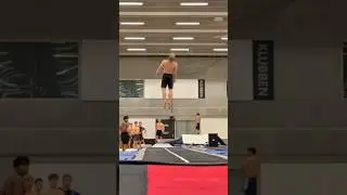 Satisfying tumbling jumps 💆🏼&zwj;♀️  #satisfying #tumbling #tricking #backflip #acrobatics