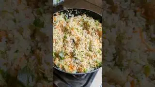 රසම රස රයිස් එකක් හිතුනු ගමන් කන්න...#ricerecipe #eggrecipe #friedrice #dinnerrecipe #chanu #food