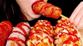 ASMR-шоу по поеданию сырных хот-догов и сосисок в тесте, ускорение 2x, большие порции @ZOEYASMR