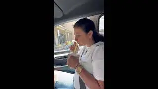 Con la T&iacute;a Maria probando tapioca bubble tea 🧋