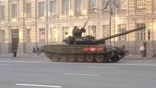 Колонна Т-90, в Москве на Садово-Кудринской