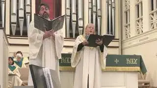 Brent Hartigan and Lynn Walsh singing a duet in church.