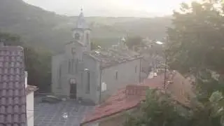 Cortino ( te ) ore 06:30 le campane della chiesa dell'assunta suonano l'ave maria
