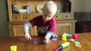 Play-doh Super Tools Set Review (Pizza Hut toy, too!)