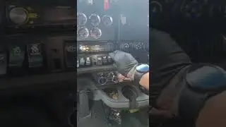 Как подключить подсветку для цыплят или аксессуары к запасным выключателям в полуприцепе!!