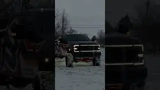 Snow is falling ❄️ #christmas #liftedtrucks