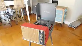 Columbia 4 speed automatic portable record player playing a 78 RPM record.