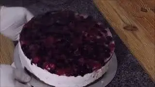 Joghurtos erdei gyümölcsös torta