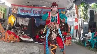 Rebutan menyan... 