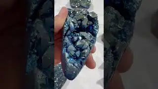 Shiny stones that make you gasp. FANTASTIC CRYSTALS from the Tucson Gem Show.