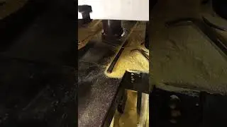 Four-column hydraulic press for making cattle and sheep lick bricks and salt bricks.