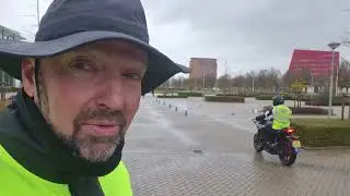 Roy en Dick geven motorrijles! Lekker beziggggg!