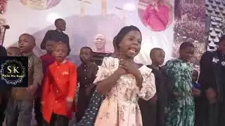 JINA LA YESU NI NGOME IMARA na WATOTO KANISANI live JUMAPILI.