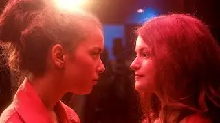 LA ESTUDIANTE POPULAR y la CHICA RARITA De CLASE🌈AMOR entre ADOLESCENTES | First Girl I Loved