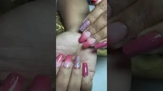 Pink ombre with glitter accent💖✨