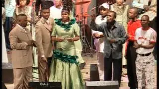 Entree de LOR Mbongo au concert de Walthamestow London Live www.horebmusic.co.uk