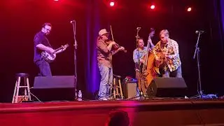 Jeremy Garrett Bluegrass Band - I'm Working on a Building