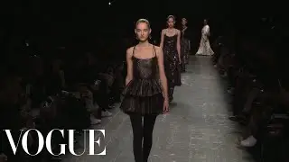 Valentino Fall 2016 Ready-to-Wear | Paris Fashion Week