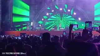 Билли Кроуфорд поет Yeah Yeah Криса Брауна