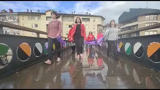 Ross dantza-akademiak eta Errenteriako loradendak bideo hau prestatu dute