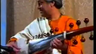 1995 0714 Amjad Ali Khan plays for Shri Mataji
