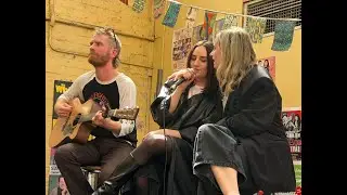 Meg Mac performing Sometimes at the Exeter Hotel, Adelaide, 9 November 2025