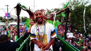 Команда New Orleans Saints участвует в параде Tucks | Марди Гра 2026