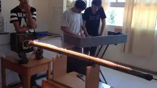 Experimento- Tubo de Rubens-la m&uacute;sica puede controlar el fuego