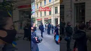 Berliner Polizei in Einsatz #demo #polizei #germany #protest