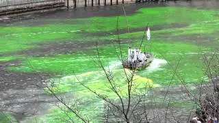 Chicago River Turns Green 2014