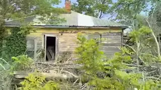 BACKWOODS USA 4K - Abandoned 1950s Farm House EVERYTHING LEFT BEHIND Urbex Urban Exploration Country