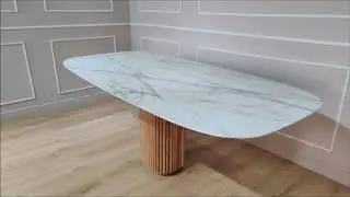 Table EMILIE - base en BOIS et plateau FORME DE TONNEAU EN C&Eacute;RAMIQUE EFFET MARBRE Calacatta Oro