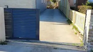 Louver style gate