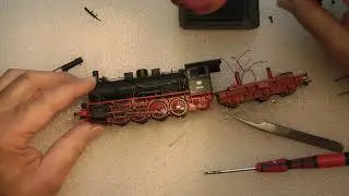 Wolfgangs Märklin Modellbahn , Märklin BR 55 555 Tenderverbindung inst und Decoder Tausch