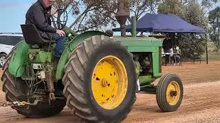 John Deere R 1951 driven by Fred Fletcher from Strathalbyn, Mundoora Vintage Tractor Pull, Australia