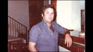 Curro Malena con la guitarra de Luis carrasco por siguerillas