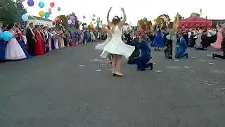 DSCN5451360px  Выпускной бал  на Советской площади в г. Мглине  2017 год