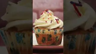 Eggless Vanilla Cupcake | Vanilla Muffin recipe | Soft & Moist Vanilla cupcake #shorts #ytshorts
