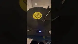 Astroworld vinyl unboxing+playing Astrothunder