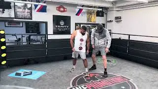 Liam Cameron giving me a professional boxing session 🫠