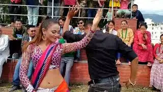 धादिङ्गे केटो र नुवाकोटे केटि को डान्स भिडन्त हेरम कस्को जित,एस्तो पो नाच्😍