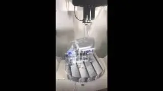 Centro di lavoro a 5 assi