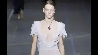 JOHN GALLIANO Fall 2016 Paris - Fashion Channel