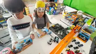 Unboxing Metal Hot Wheels Pull Back Car BMW Nano Racers Foam Cups & Random