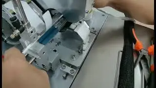 Semi automatic wrap around labels applicator