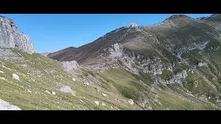Pe poteca de vară la Cerdacul Ob&acirc;rșiei, aproape de V&acirc;rful Omu
