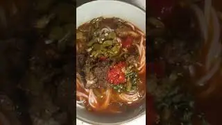 HUNAN SPICY BEEF RICE NOODLES WITH VEGGIES, RANKED TOP10 OF CHINESE RICE NOODLES 湖南常德牛肉粉 #shorts