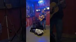 Justin &ndash; &ldquo;This Bitch&rdquo; (Live at Dirty Jack&rsquo;s) | Rowdy Bar Crowd Singalong