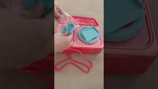 Unboxing the new version of Omie lunchbox up.